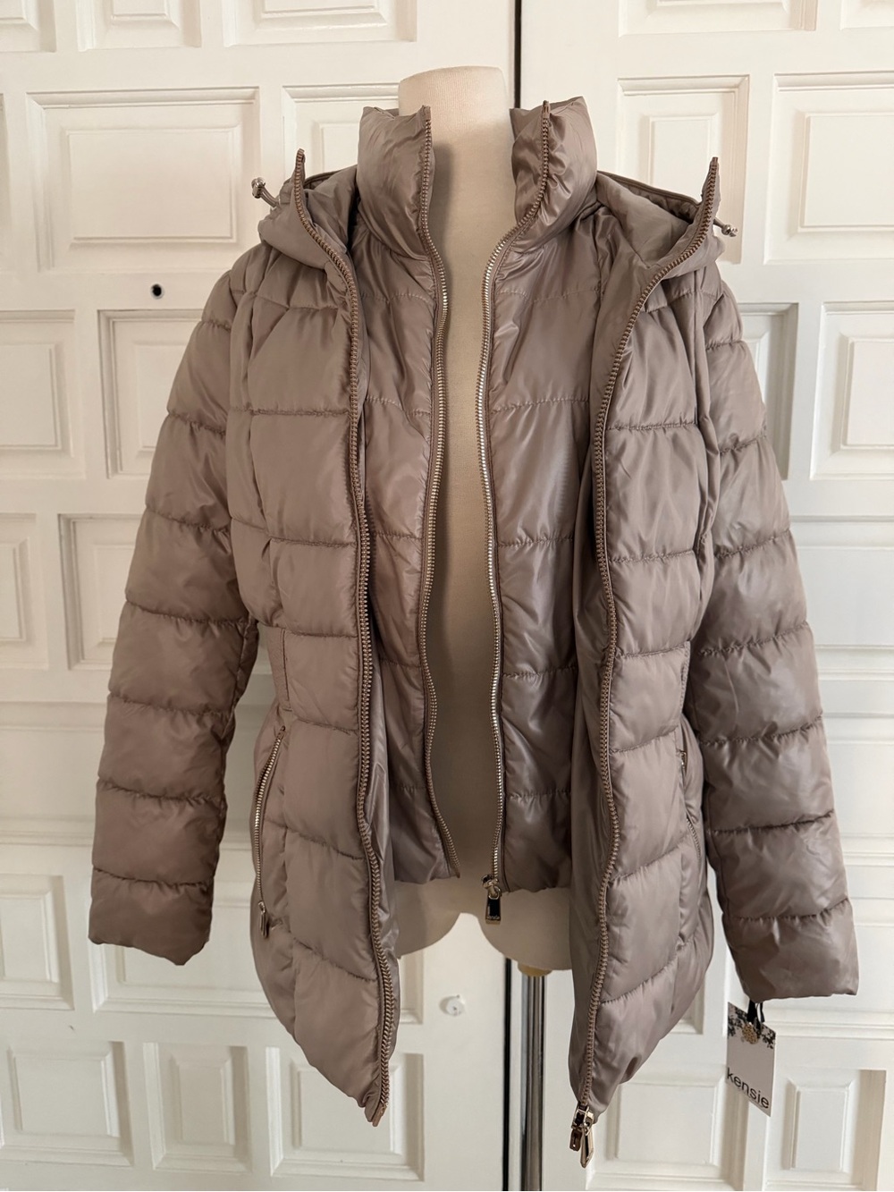 NWT Kensie Women’s Hooded Quilted Puffer Jacket Size Small Retail $230